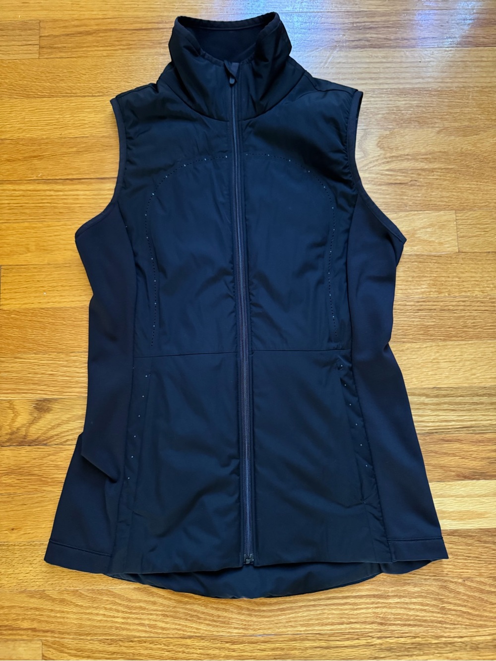 Lululemon Run for Cold Vest Black Zip-Front Pockets 6 PrimaLoft Stretch Glide